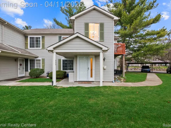 924 Saybrook Dr, Waterford, MI 48327