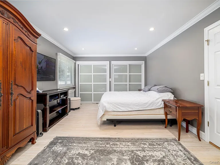 140 Baltimore Ave — Photo 11