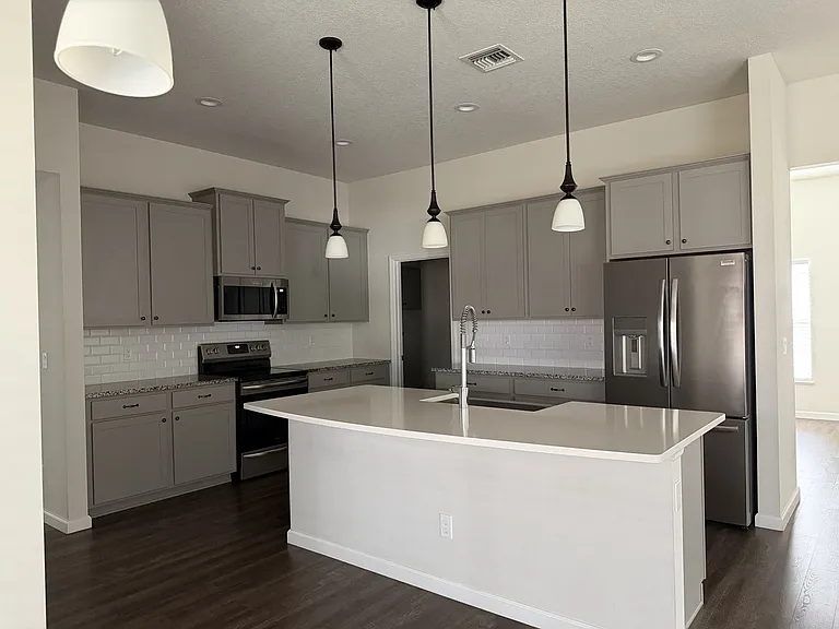4634 SW Athena Dr — Photo 24