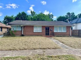 1318 Seville Dr, New Orleans, LA 70122