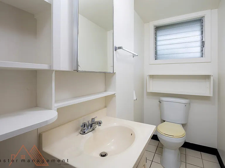 2133 Metcalf St #C — Photo 7