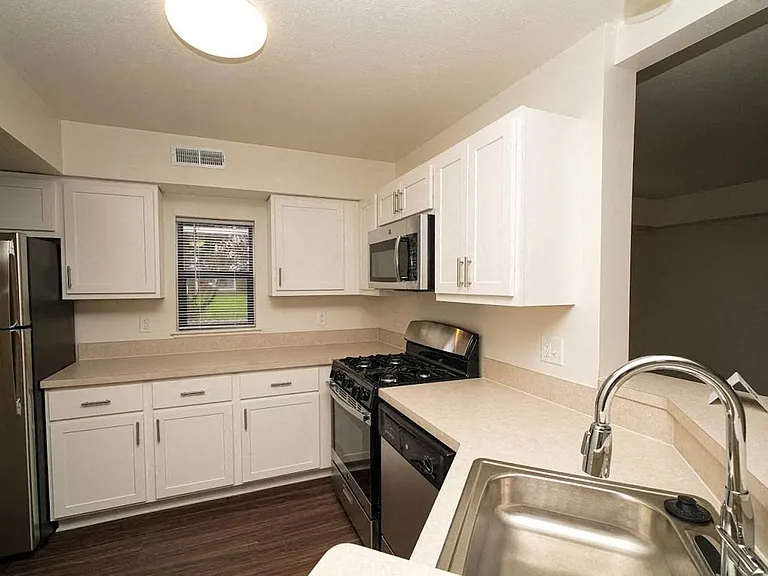 Arbor Lakes Apartments — Photo 48