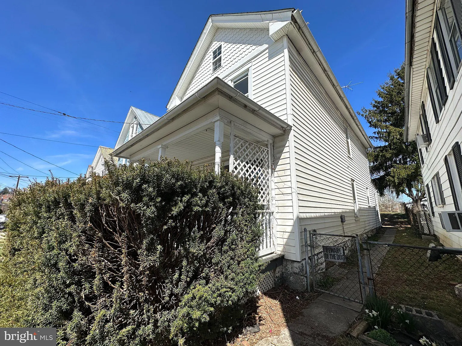 3 bed, 1.5 bath, 1248 sqft, $1,300 — Photo 2