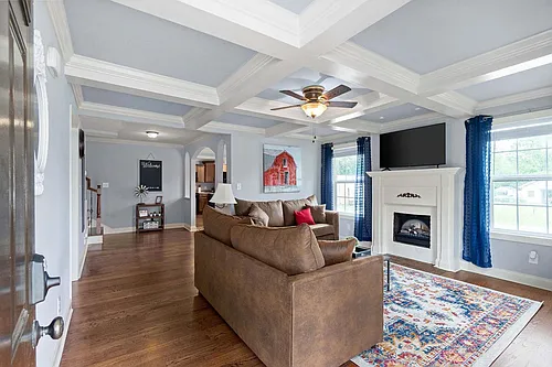 206 E St #ID1367378P Photo 1