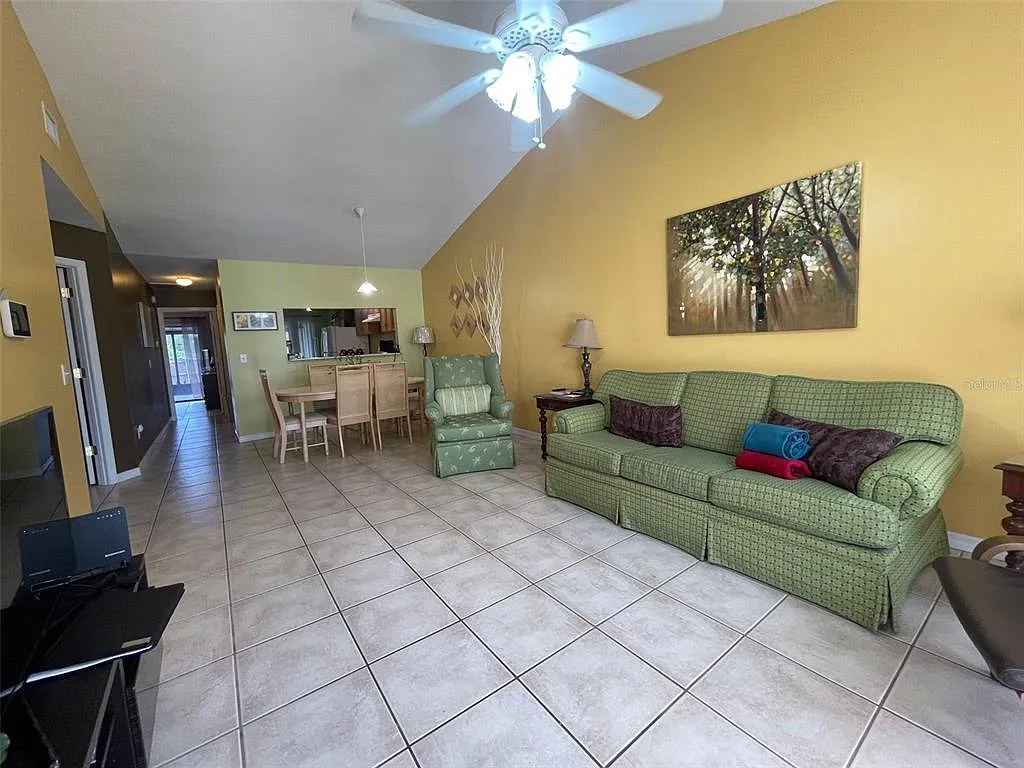 3 bed, 2.0 bath, 1250 sqft, $2,000 — Photo 3