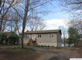 91 Sleepy Hollow Rd, Athens, NY 12015