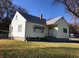 422 N 14th St, Tekamah, NE 68061