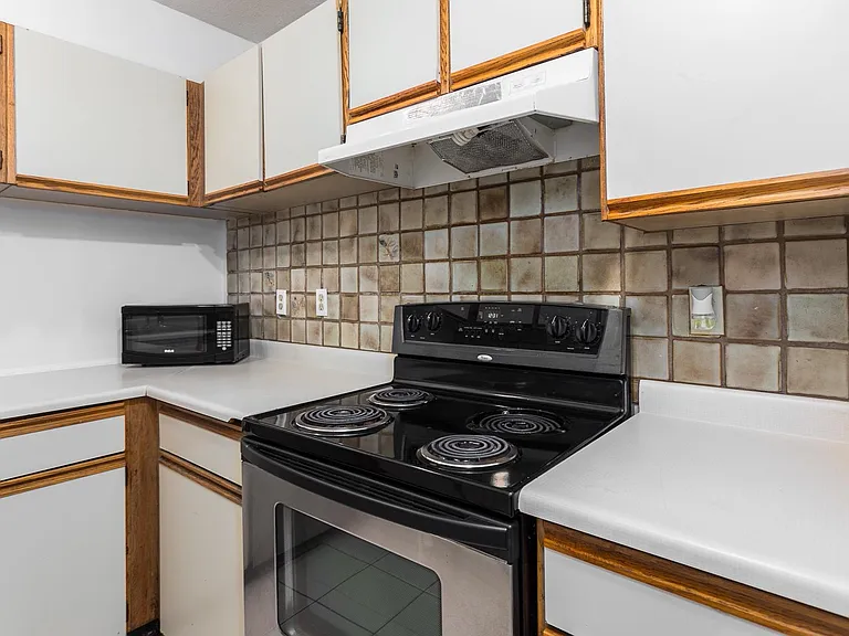 1405 Haro St #103 — Photo 8