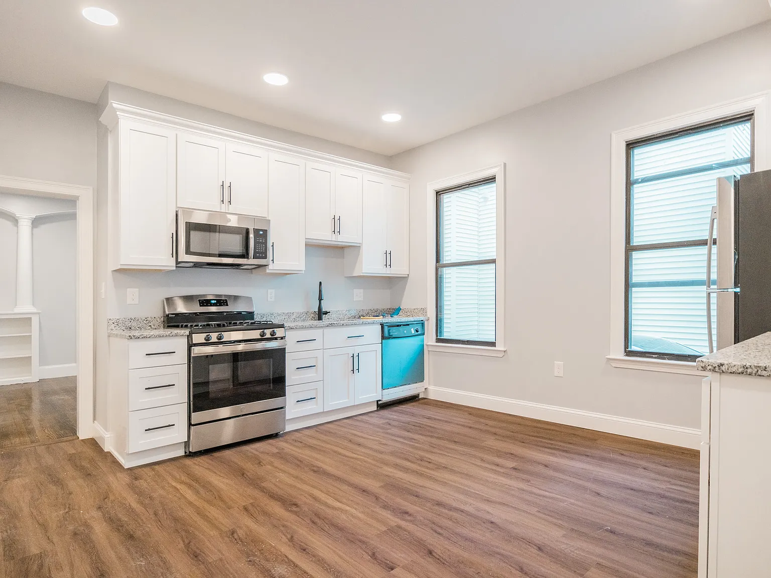 4 bed, 2.0 bath, $4,000 — Photo 1