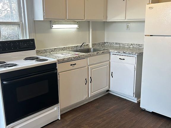 2nd image of 121 N State St APT 2