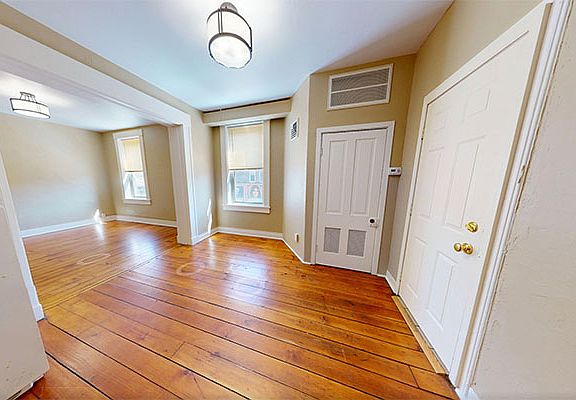 5th image of 210 3rd St #2