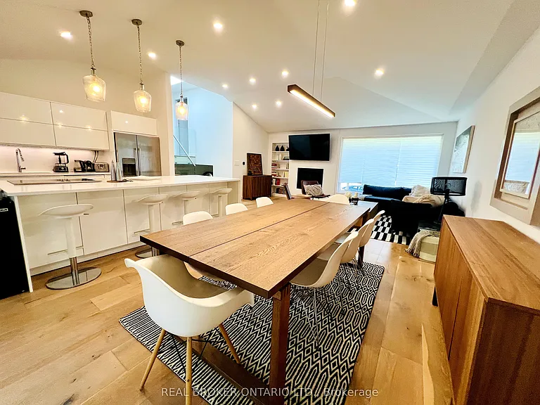 51 Castlemere Cres — Photo 5