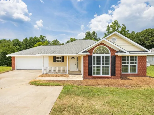 12 Redwood Dr, Phenix City, AL 36869