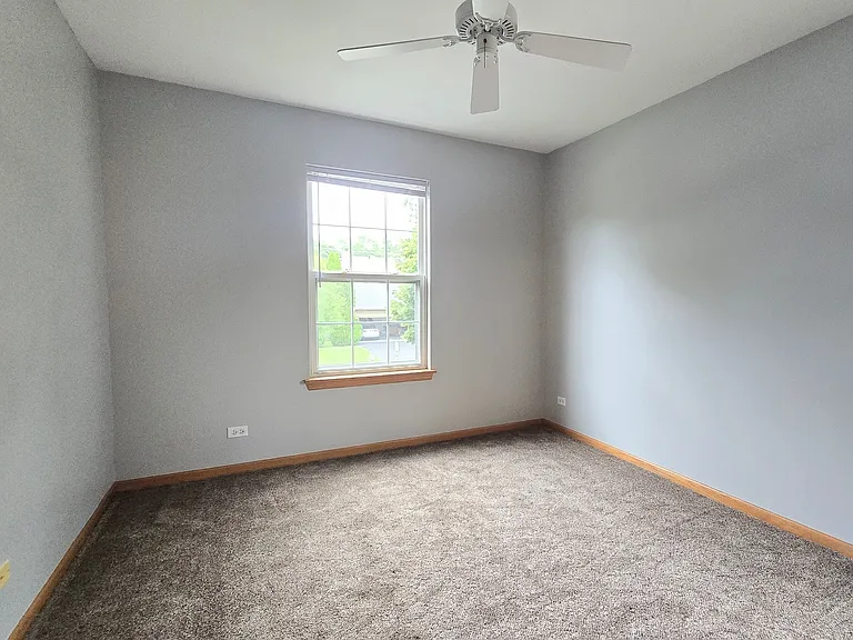 409 Fairfax Ln — Photo 16
