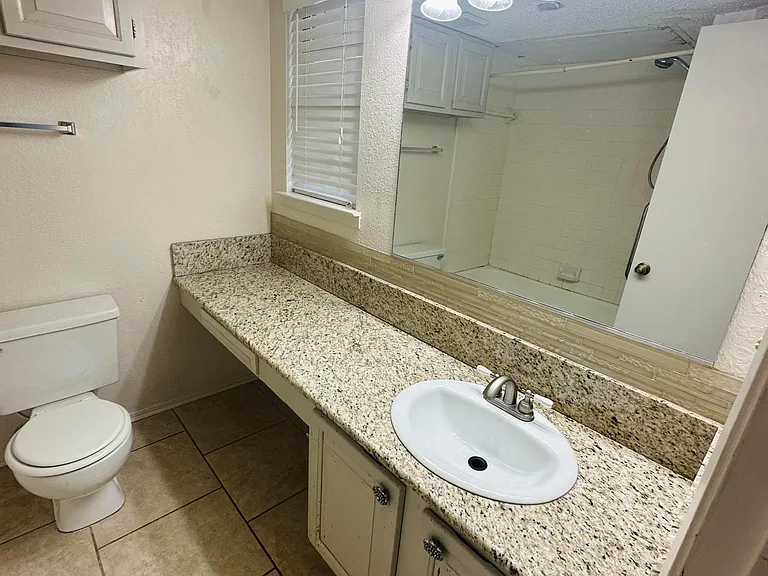 1304 E Bayou Pkwy #3C — Photo 3