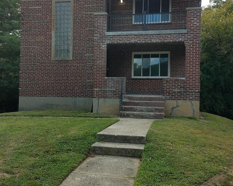 4513 Barbara Place: Front Entry
