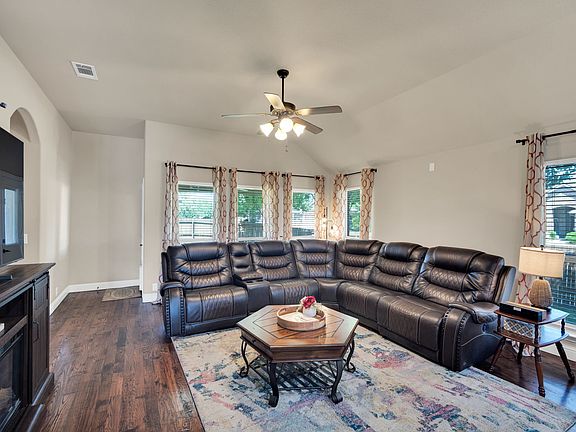 2nd image of 902 Calder Ct