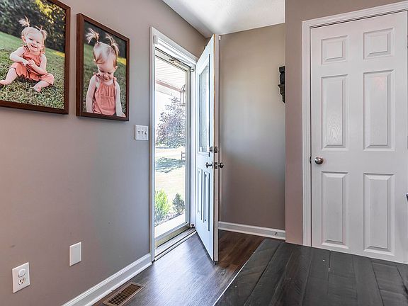 5th image of 1006 Caroline Dr