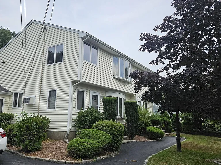 65 Foxhill Ave #B — Photo 1