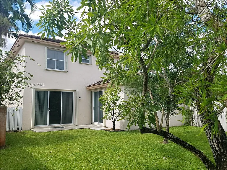7333 NW 1st Pl — Photo 2