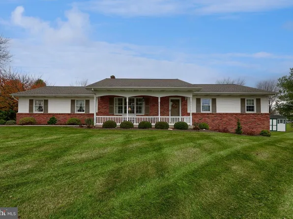 10 Carriage Dr, Gordonville, PA 17529