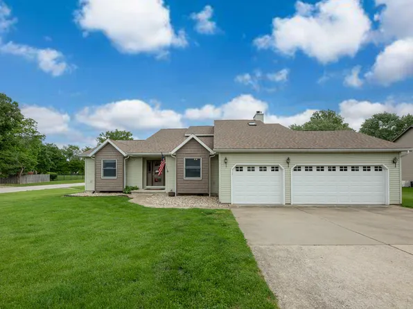 680 Stardust Dr, Sherman, IL 62684