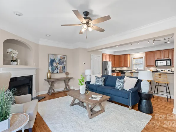 2320 Madeline Meadow Dr, Charlotte, NC 28217