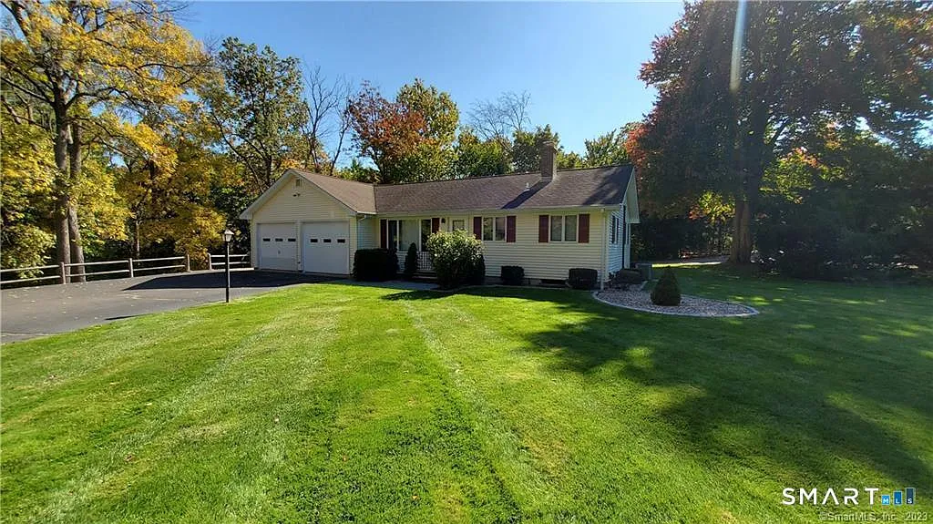3 bed, 1.0 bath, 1700 sqft, $2,500 — Photo 1