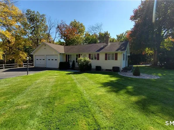 32 Fernridge Rd, West Hartford, CT 06107