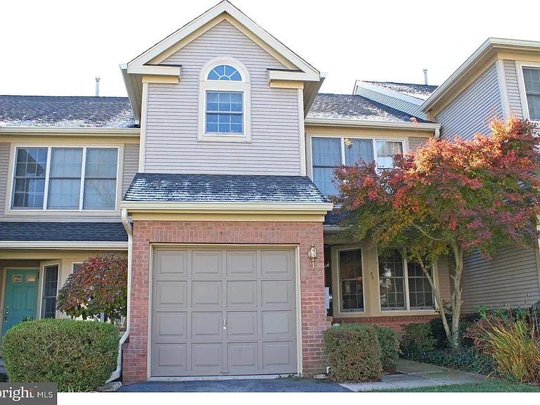 25 Benjamin Rush Ln — Photo 1