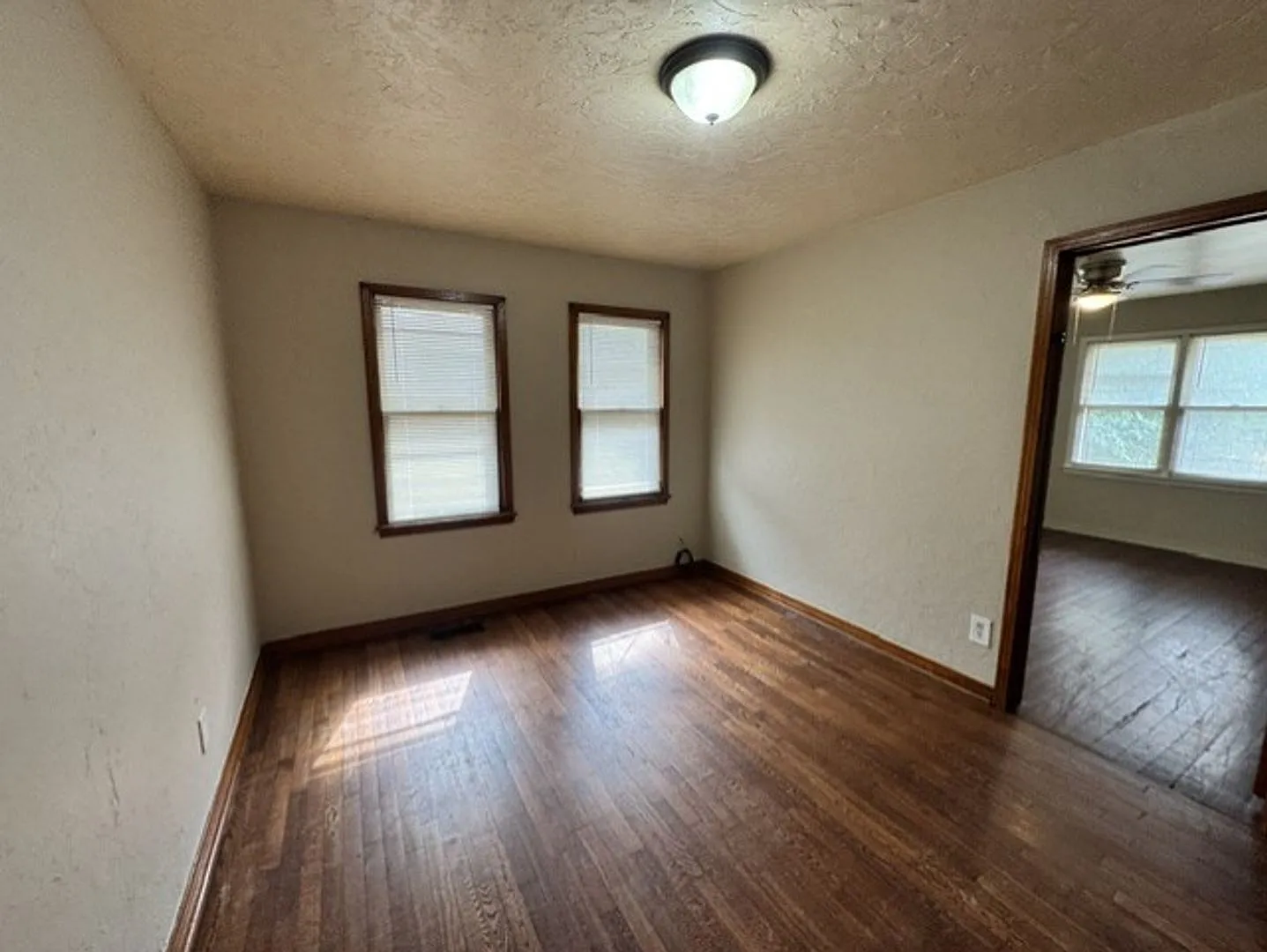 4 bed 1 bath — Photo 2