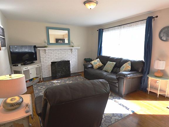 4th image of 1028 Dandridge Dr