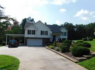 320 Black Farm Rd, Thomasville, NC 27360