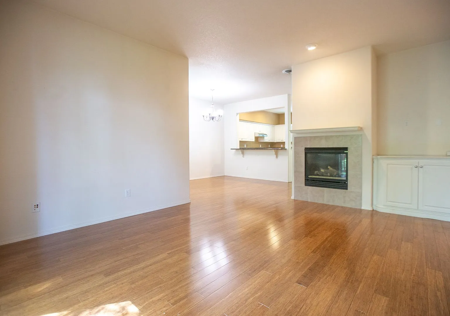 *Large Tigard End -Unit Townhome* — Photo 3