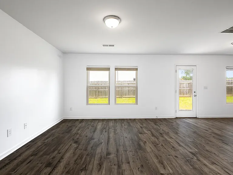 761 Riverside Dr NW — Photo 11