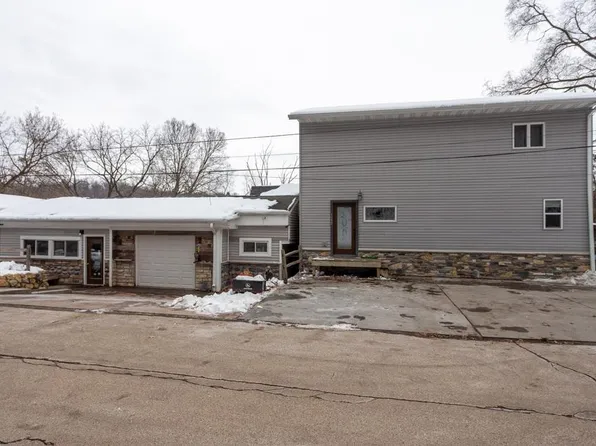 1212 Miller Rd, Dubuque, IA 52003