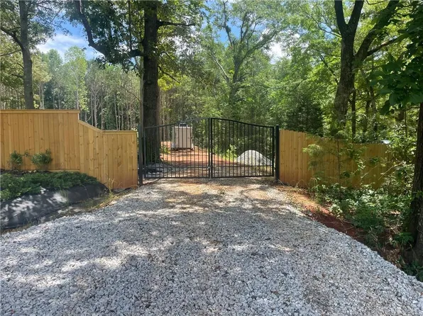 1240 N McDonough Rd, Griffin, GA 30223