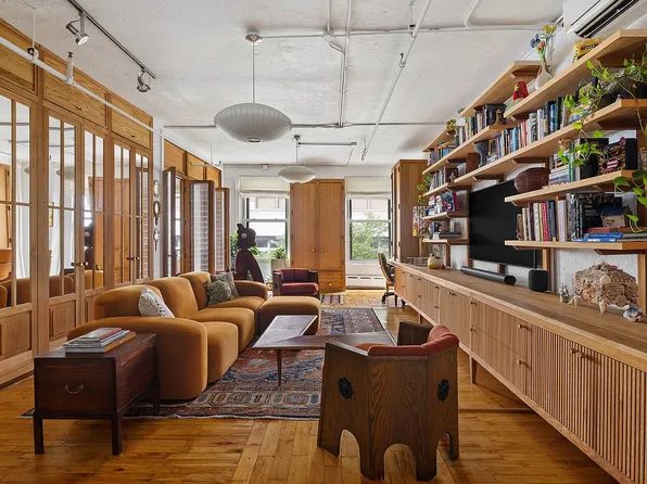 325 W 16th St APT 3W, Manhattan, NY 10011