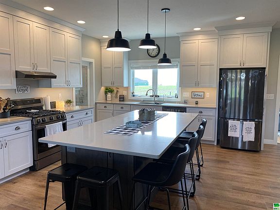 3rd image of 590 Dogwood Dr SE
