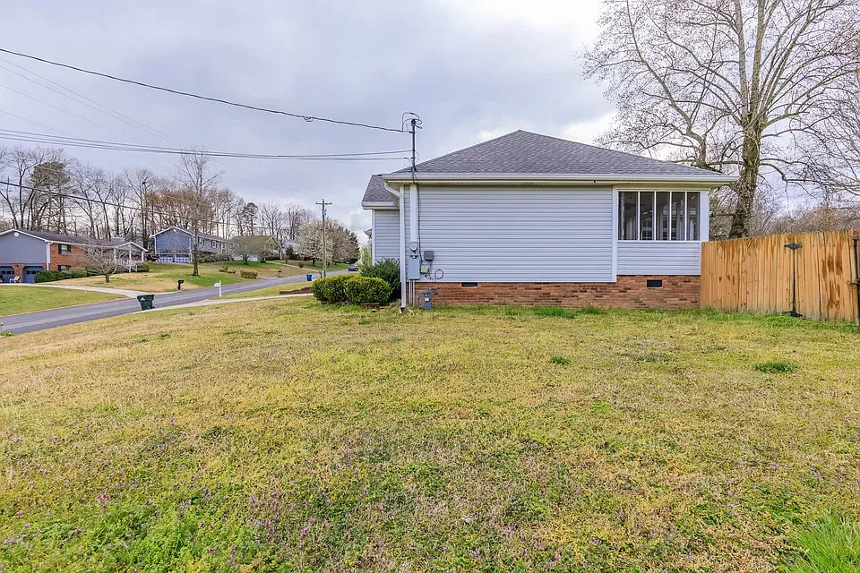 3 bed, 1484 sqft, $2,400 — Photo 4