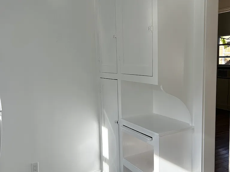 1335 N Harvard Blvd #1331-1/2 — Photo 8