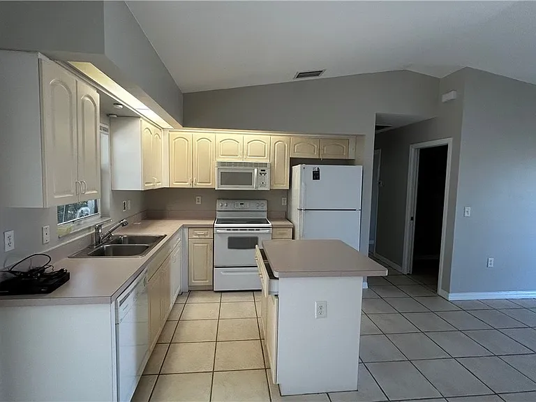10738 Cocoatree Ct — Photo 4