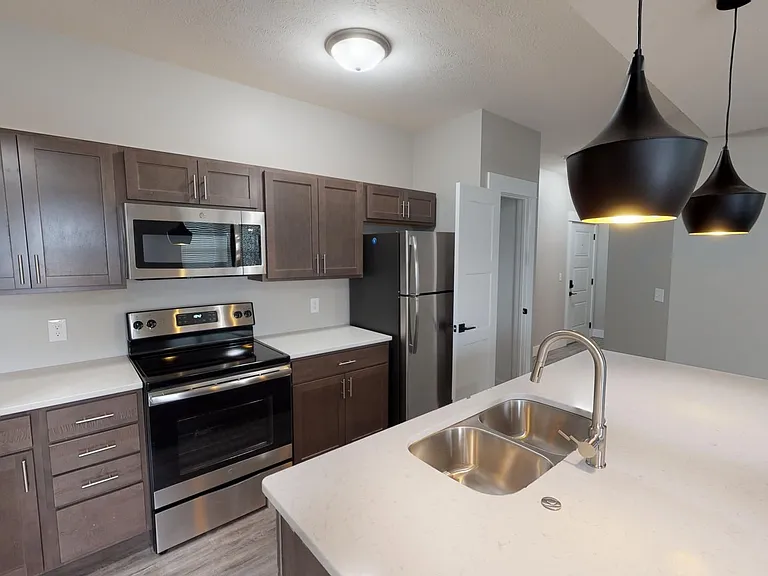 801 W Cedar St — Photo 33