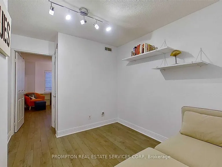 38 Hollywood Ave #123 — Photo 7