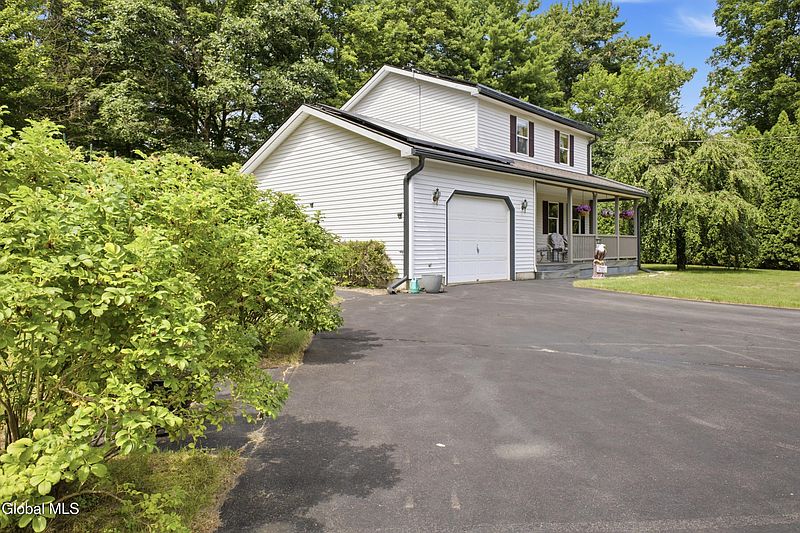 3rd image of 31 Oak Street