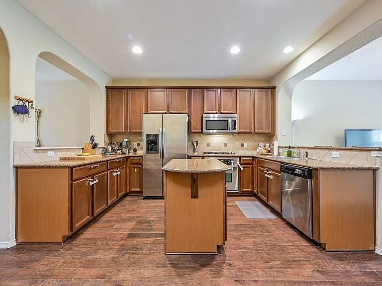 1201 Salem Park Ct — Photo 6