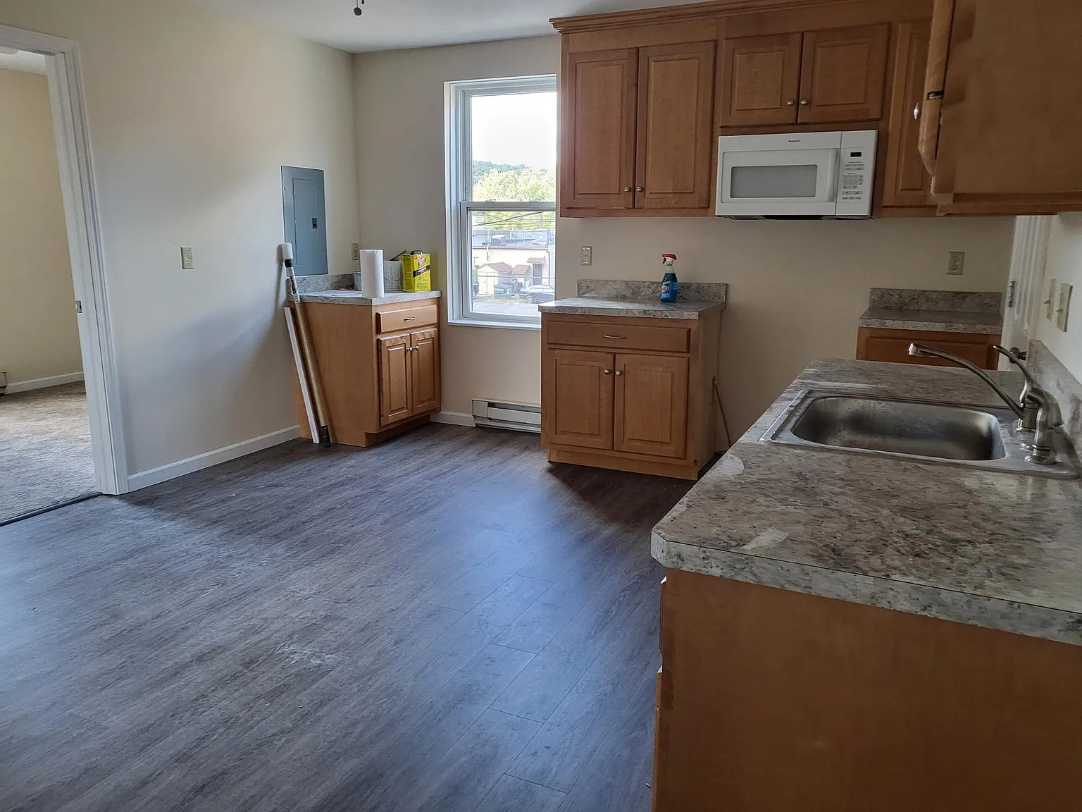3 bed, $1,800 — Photo 3