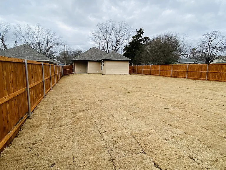 307 N Colbert Ave — Photo 22