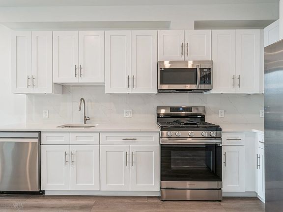 4th image of 32 Jones St #501