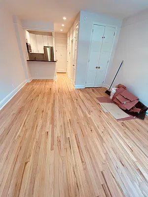 Rented by Metropolis Real Estate of Manhattan | media 6
